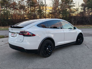 Tesla Model X foto 2