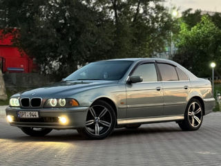 BMW 5 Series foto 4