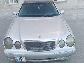 Mercedes E-Class foto 1