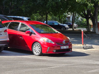 Toyota Prius v