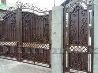 Copertine, garduri, porți, balustrade,  gratii, uși metalice și alte confecții din fier forjat. foto 8