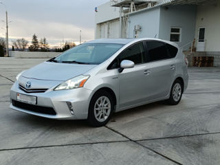 Toyota Prius v foto 7