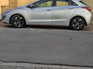 Hyundai Elantra foto 2