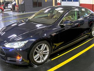 Tesla Model S foto 1