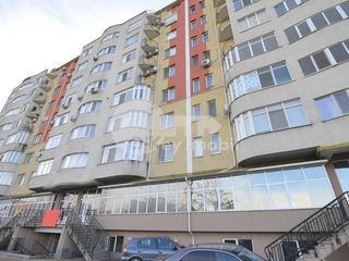 Spațiu comercial în centru orașului, 136 mp,  87000 € ! foto 1