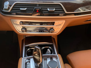 BMW 7 Series foto 8