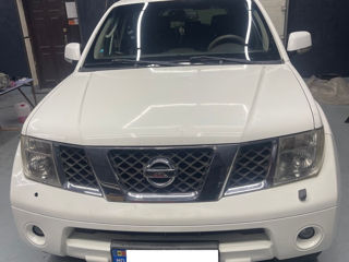 Nissan Pathfinder foto 2