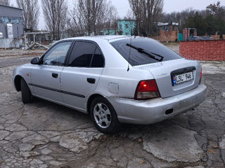 Hyundai Accent foto 4