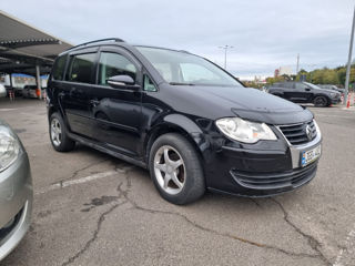 Volkswagen Touran foto 2