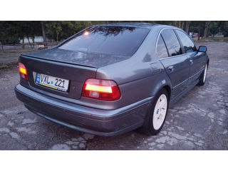 BMW 5 Series foto 3