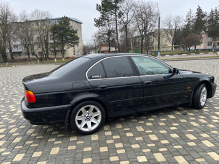 BMW 5 Series foto 4