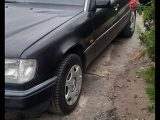 Mercedes Series (W123) foto 3