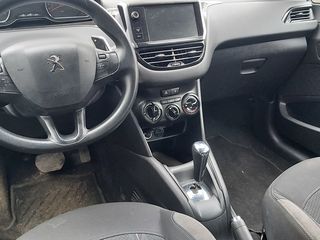 Peugeot 208 фото 4