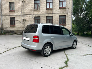 Volkswagen Touran фото 2