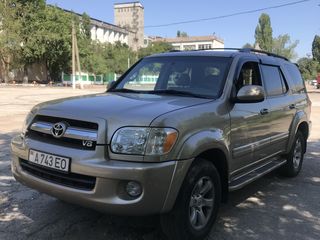 Toyota Sequoia foto 1