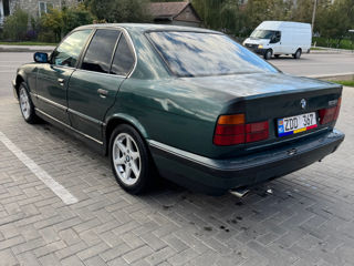 BMW 5 Series foto 3