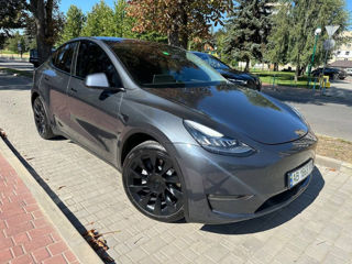 Tesla Model Y foto 2