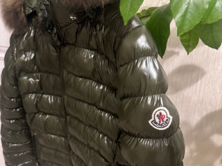 Vând scurtă de iarnă Moncler.