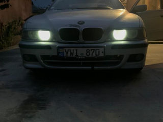 BMW 5 Series foto 4