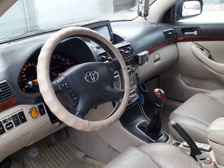 Toyota Avensis foto 4