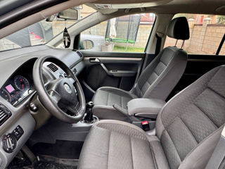 Volkswagen Touran foto 8