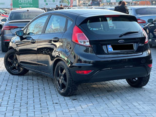 Ford Fiesta foto 5