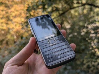 Кнопочный телефон Samsung S5610