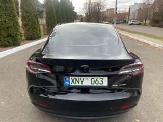 Tesla Model 3 foto 4