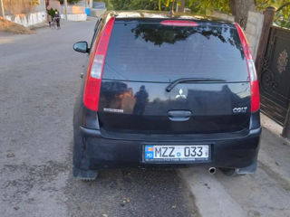 Mitsubishi Colt foto 2