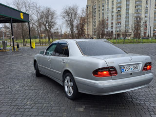 Mercedes E-Class foto 2