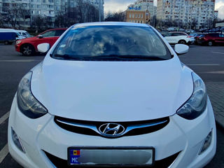 Hyundai Elantra foto 2