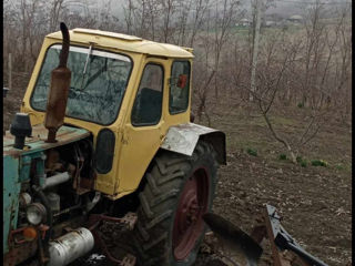 Vind tractor cu remorca și plug