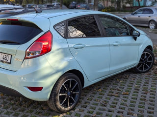 Ford Fiesta foto 3