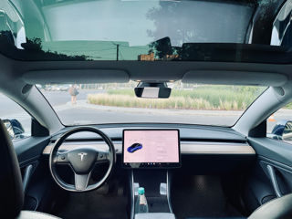 Tesla Model 3 foto 4