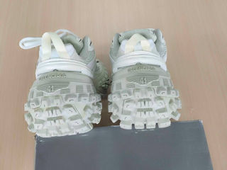 Balenciaga defender white foto 2