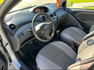 Toyota Yaris foto 8