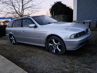 BMW 5 Series foto 4