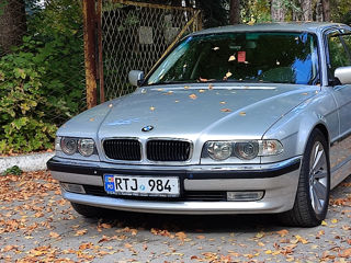 BMW 7 Series foto 1