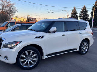 Infiniti QX56 foto 1