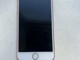 Se vinde Iphone 8, original, stare buna, memoria 64 GB, starea de viata a bateriei este 100% foto 2