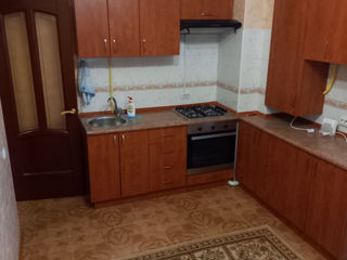 Apartament cu 2 camere, 50 m², Botanica, Chișinău foto 2