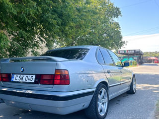 BMW 5 Series foto 3