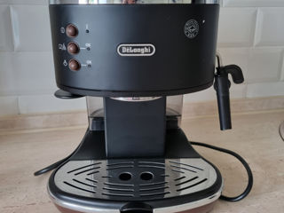 Vand acest aparat pentru espresso si cappuccino DeLonghi. In stare foarte buna.