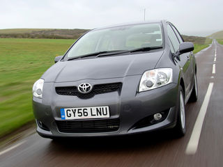 Toyota( Corolla 2004-2007)(auris 2007- 2019)avensis foto 2
