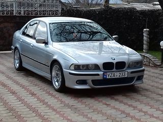 BMW 5 Series foto 2