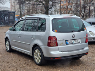 Volkswagen Touran foto 6