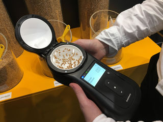 Analizator portabil de: proteine, gluten, ulei, carbohidrați  și umiditate în cereale - GrainSense