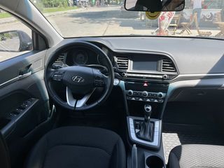 Hyundai Elantra foto 4