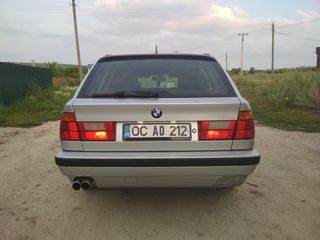 BMW 5 Series foto 6