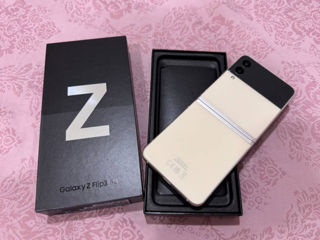 Samsung Galaxy Z Flip3 5G 8Gb/128Gb Cream foto 1